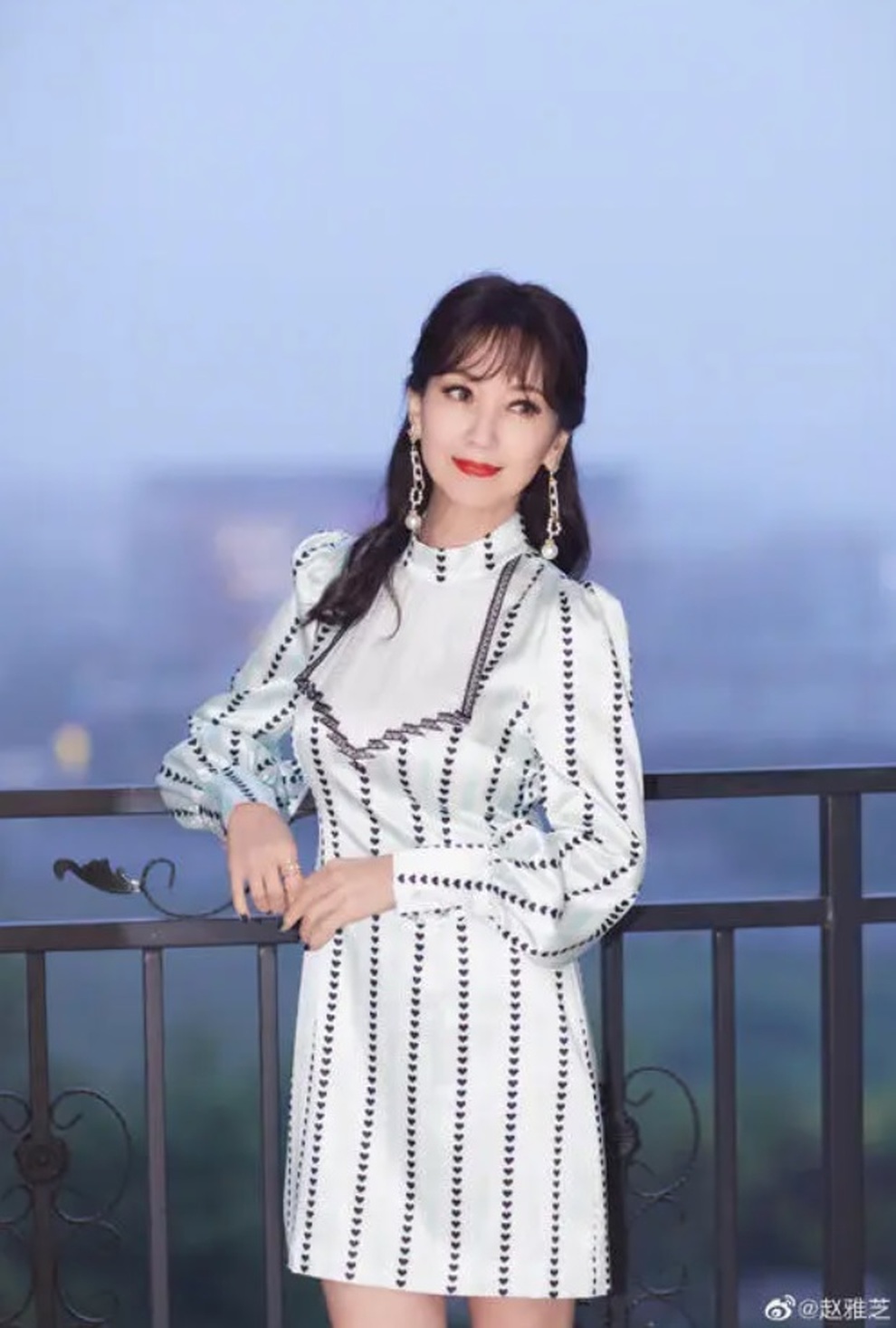 Không tin nổi sắc vóc tuổi 67: Người đẹp thanh xuân vĩnh cửu là đây... - 2