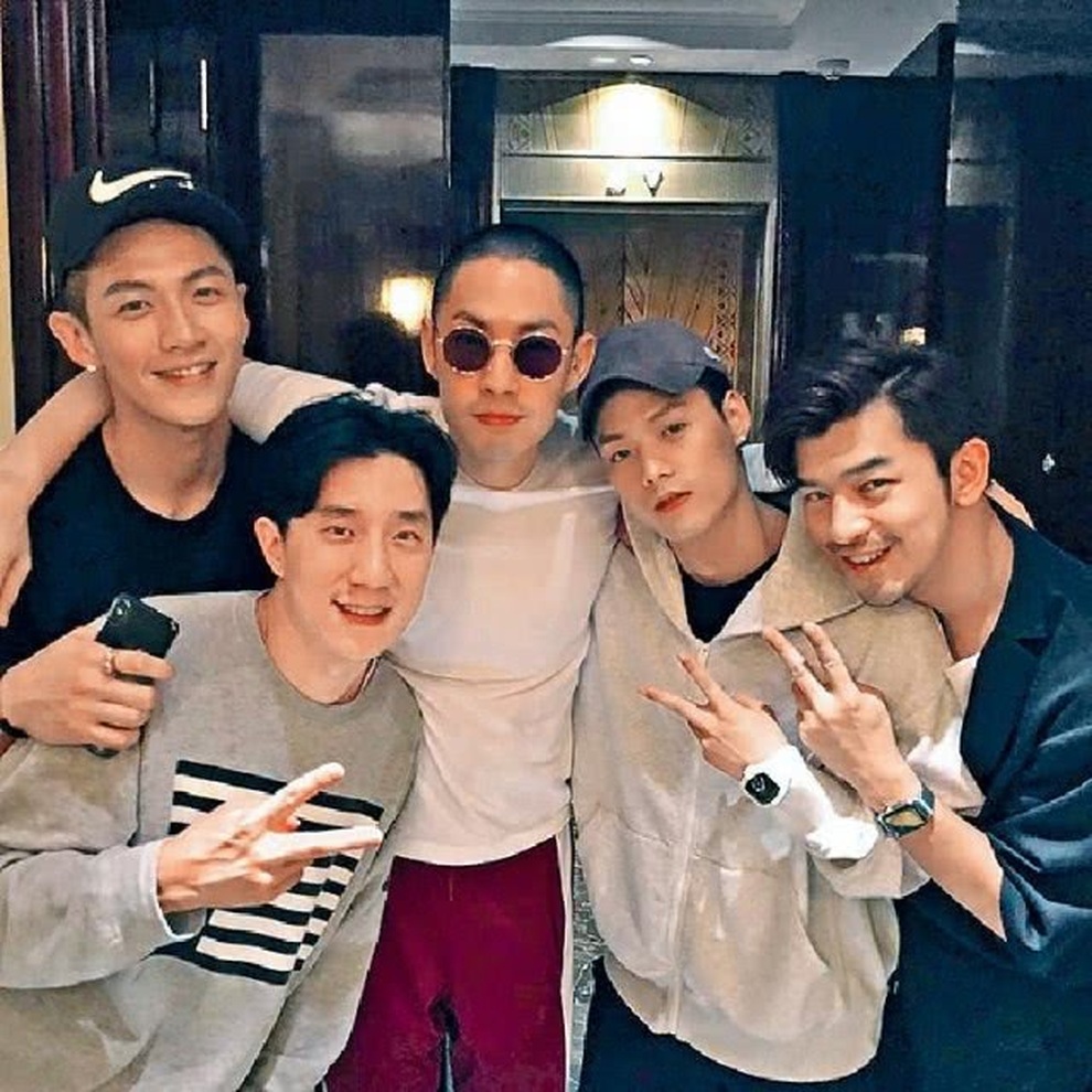 Hai quý tử sống trong nhung lụa nhưng khiến cha đau lòng vì cảnh tù tội - 6 Hai quý tử sống trong nhung lụa nhưng khiến cha đau lòng vì cảnh tù tội - 6