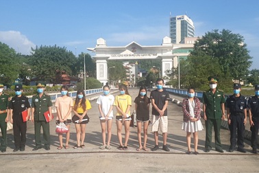 Tiếp nhận 7 người Việt cư trú trái phép tại Trung Quốc