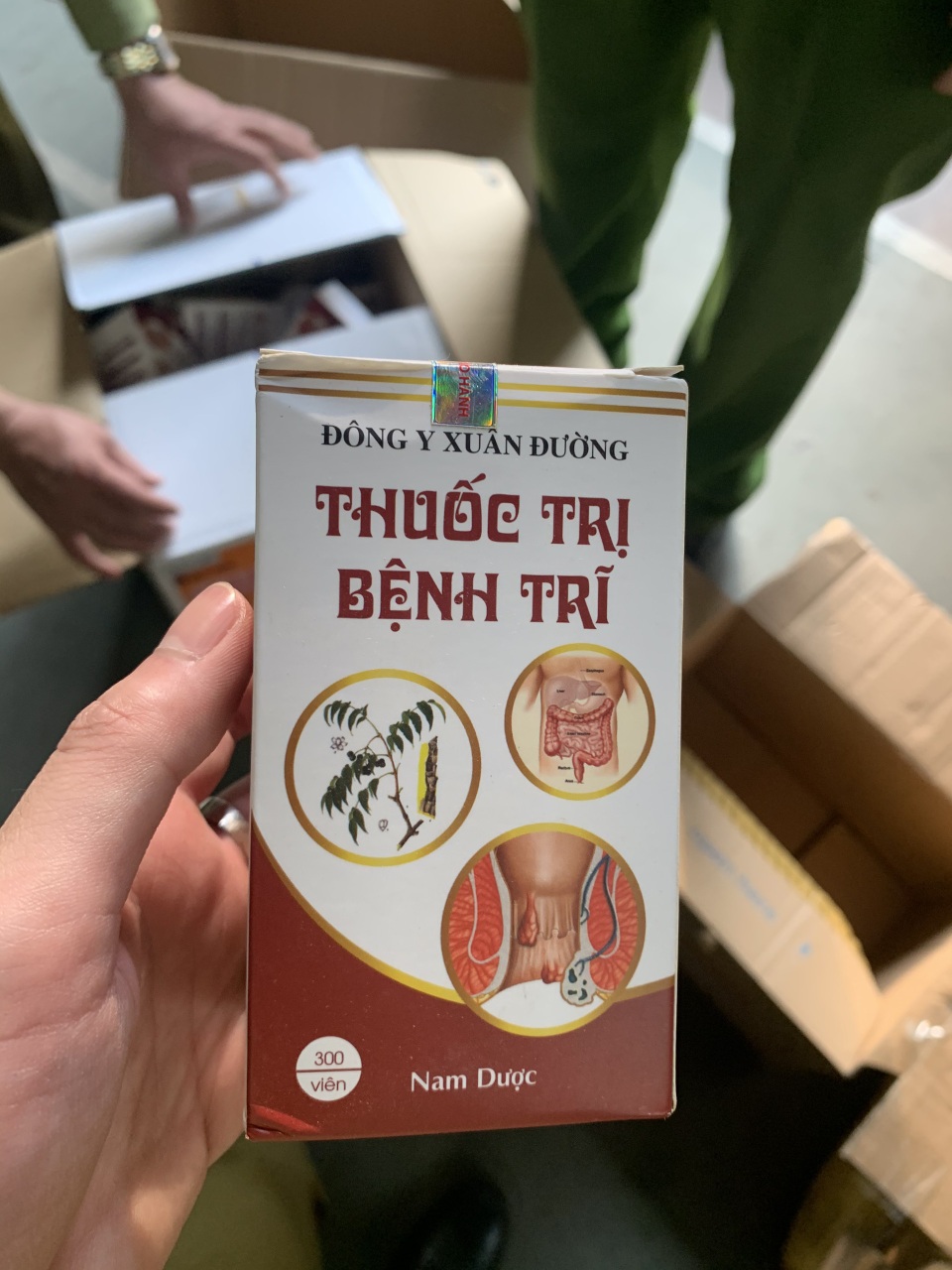 Đột kích cơ sở đang làm thuốc đông y rởm, rầm rộ quảng cáo bán online - 4 Đột kích cơ sở đang làm thuốc đông y rởm, rầm rộ quảng cáo bán online - 4
