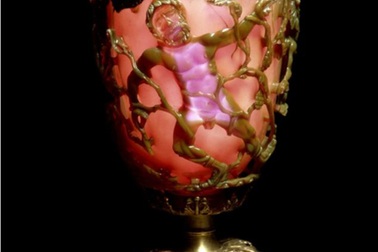 Khám phá sự kỳ lạ của chiếc cốc 1600 tuổi 