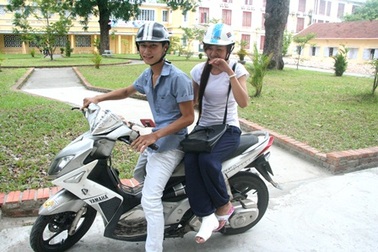 Gãy chân vẫn quyết chí đi thi cả 2 đợt ĐH