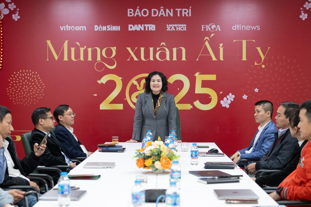 Thứ trưởng Nguyễn Thị Hà thăm, chúc Tết báo Dân trí - 1 Thứ trưởng Nguyễn Thị Hà thăm, chúc Tết báo Dân trí - 1