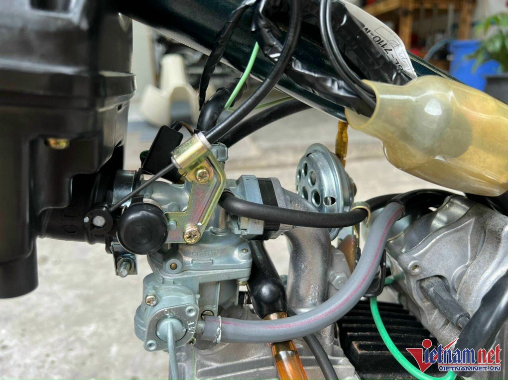 Người Việt trúng đấu giá, bỏ 250 triệu mua Honda Cub 82 đời 2001 còn zin - 7 Người Việt trúng đấu giá, bỏ 250 triệu mua Honda Cub 82 đời 2001 còn zin - 7