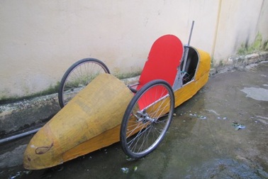 “Xe đua công thức 1” chạy như bay trên đường phố Hà Nội