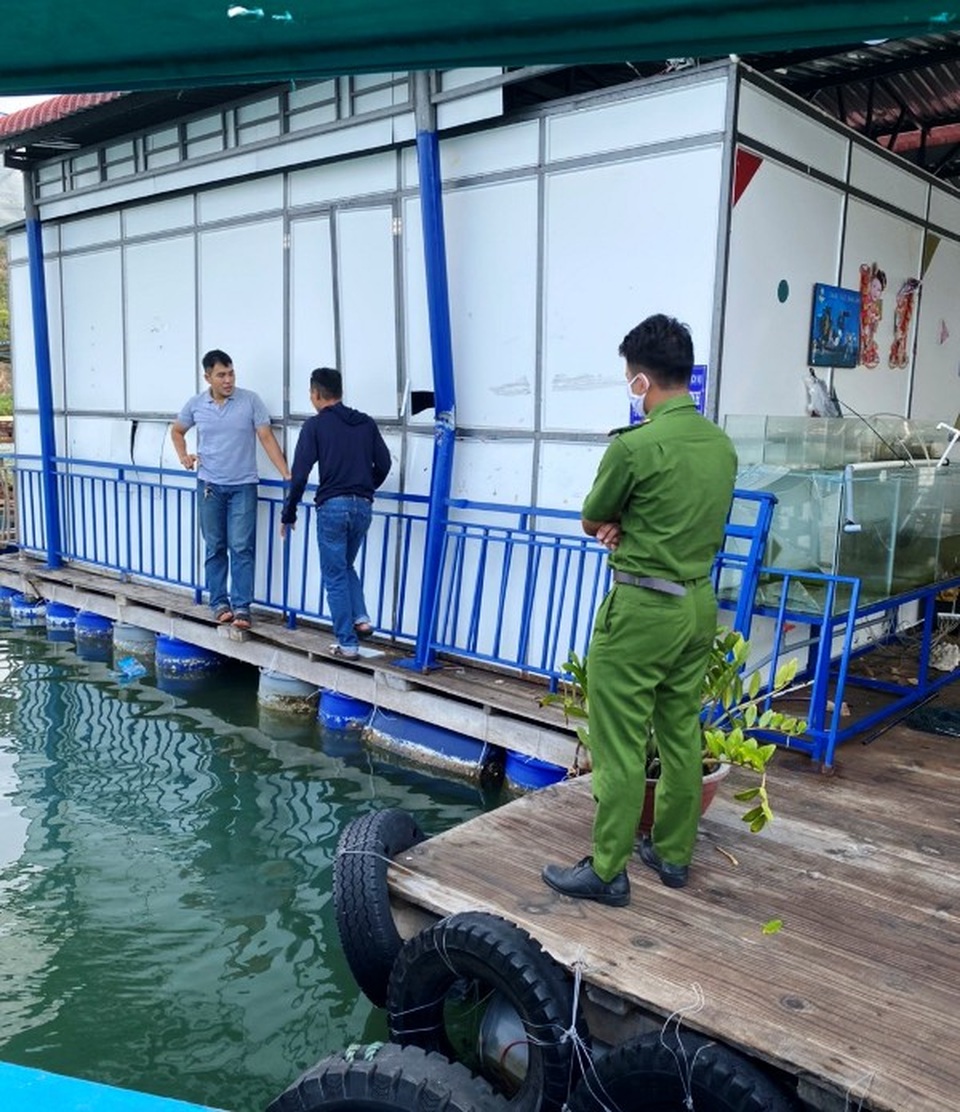 Giám đốc Công an Bình Định chỉ đạo điều tra nhóm côn đồ khủng bố người dân - 2 Giám đốc Công an Bình Định chỉ đạo điều tra nhóm côn đồ khủng bố người dân - 2