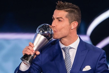 C.Ronaldo phát biểu "đụng chạm" tới FIFA và Messi