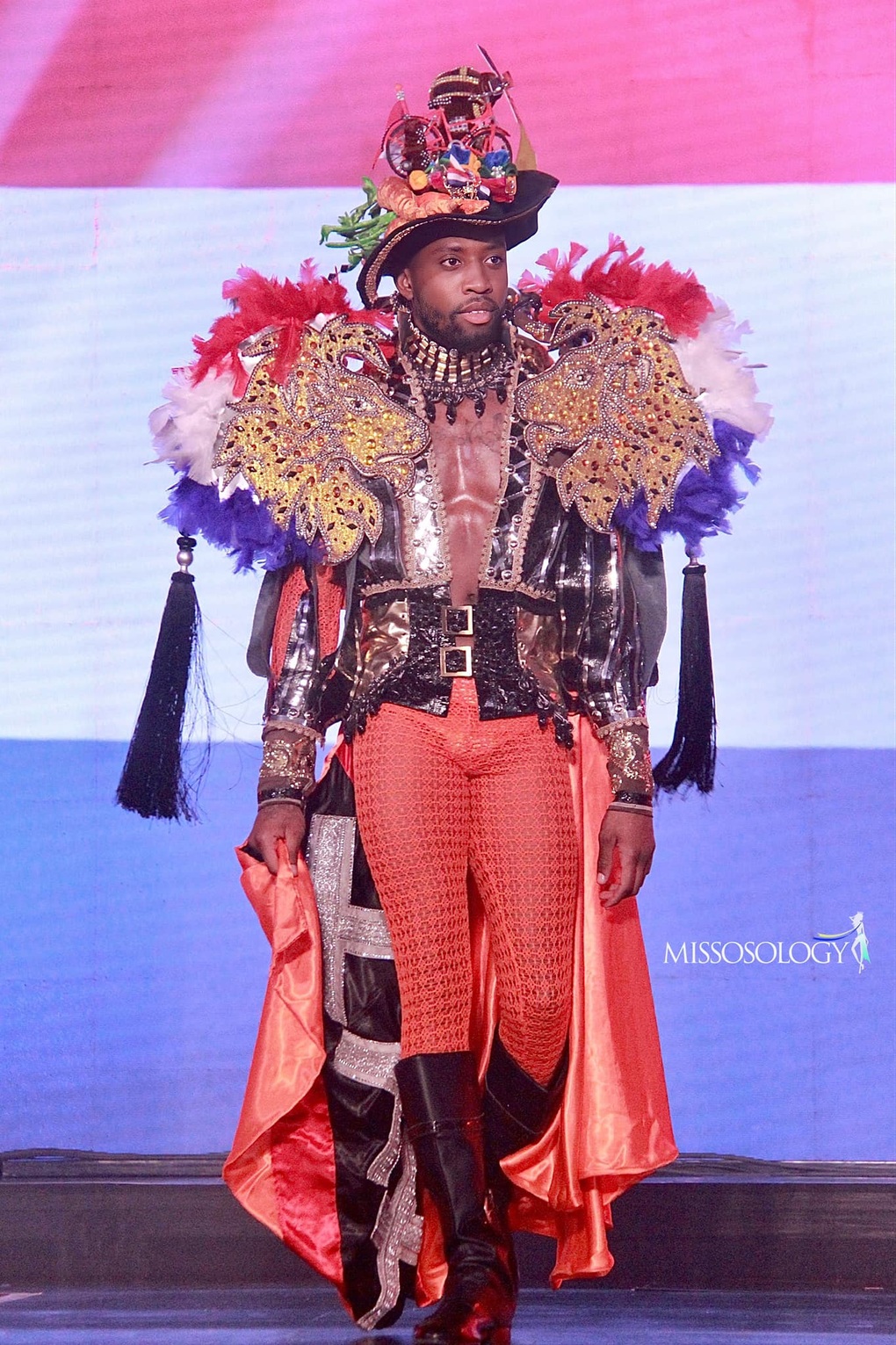 Loạt trang phục kiệm vải gây tranh cãi của thí sinh Nam vương Toàn cầu 2022 - 5