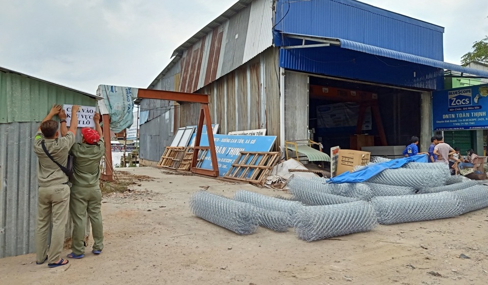 Phong tỏa hiện trường sạt lở bờ sông Cái Răng, di dân khẩn cấp - 8 Phong tỏa hiện trường sạt lở bờ sông Cái Răng, di dân khẩn cấp - 8