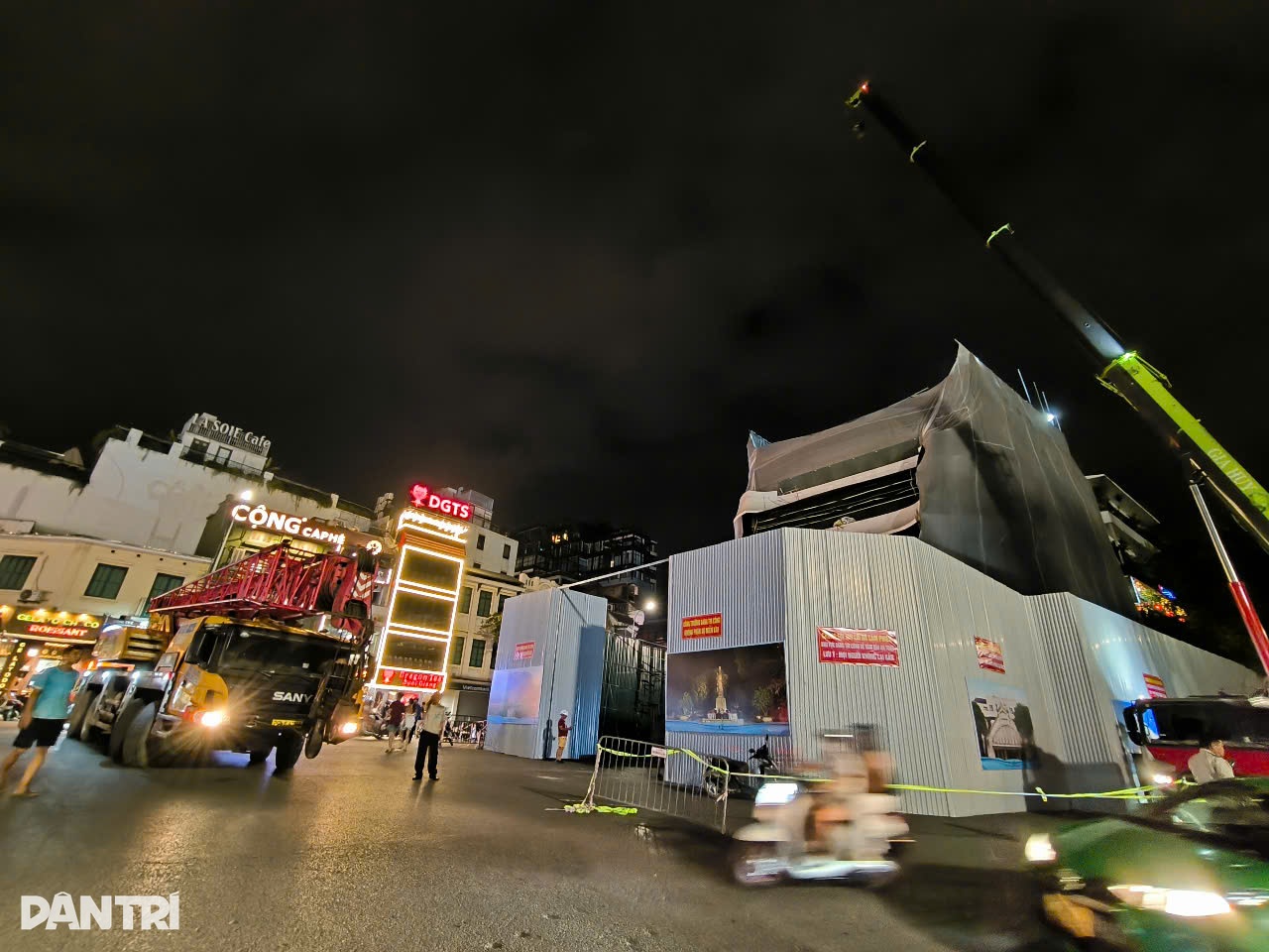 Hà Nội đang phá dỡ tòa nhà Hàm cá mập - 1