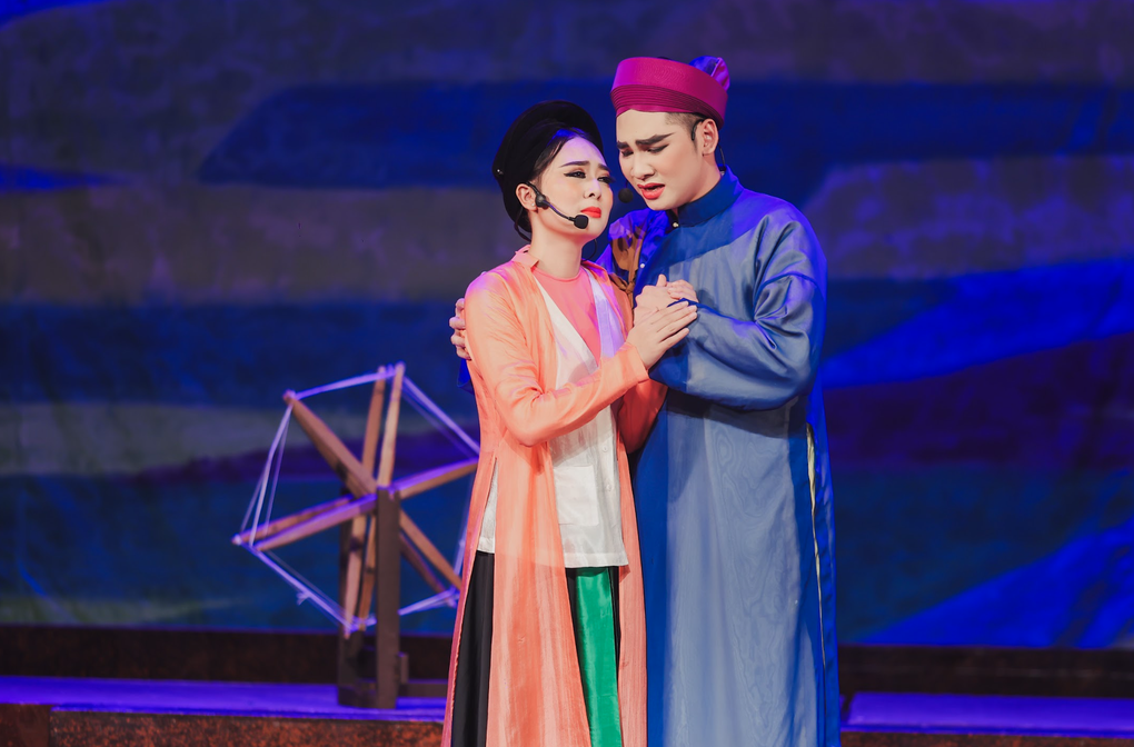 Vở chèo ca ngợi lòng hiếu thảo của nàng dâu với mẹ chồng gây xúc động - 1 Vở chèo ca ngợi lòng hiếu thảo của nàng dâu với mẹ chồng gây xúc động - 1