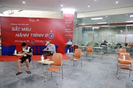 Dịch Covid-19 phức tạp, máu điều trị thiếu khắp mọi nơi