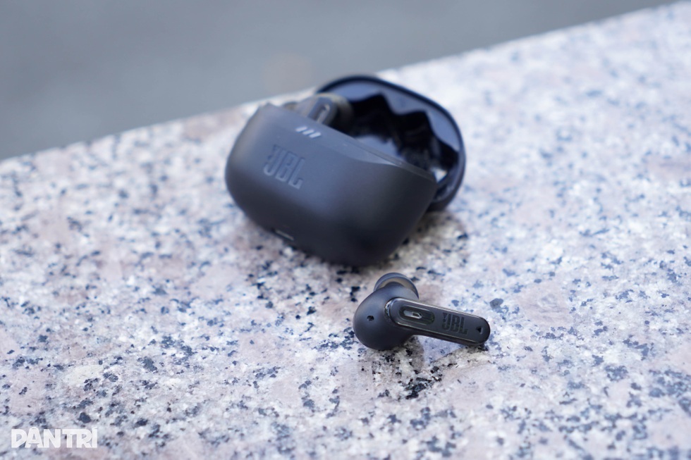 Đánh giá tai nghe JBL Tune Beam 2: Tính năng chống ồn cần cải thiện - 4 Đánh giá tai nghe JBL Tune Beam 2: Tính năng chống ồn cần cải thiện - 4
