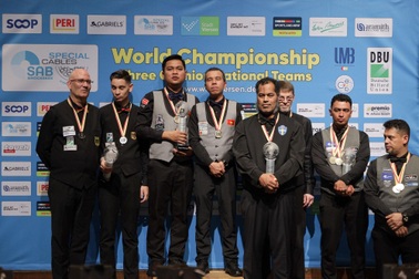 Báo chí thế giới thán phục chức vô địch của đội tuyển billiards Việt Nam