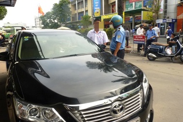 Xử phạt xe Grab, Uber thiếu thông tin nhận diện