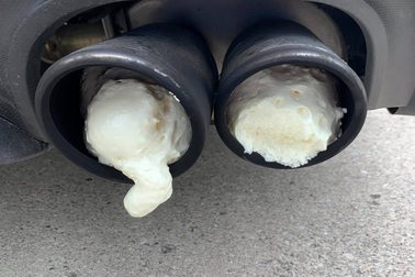 Bị hàng xóm trám bọt xốp vào ống pô vì xe Ford Mustang quá ồn ào