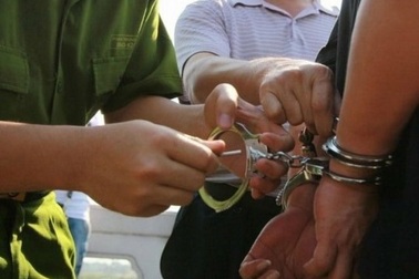 Rút gần 7 tỷ đồng tiền tiết kiệm của khách hàng để đánh lô, đề