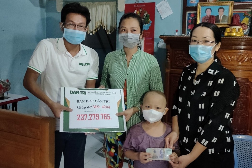 Bạn đọc Dân trí dang tay giúp đỡ cậu bé cầu xin sự sống gần 270 triệu đồng - 1 Bạn đọc Dân trí dang tay giúp đỡ cậu bé cầu xin sự sống gần 270 triệu đồng - 1