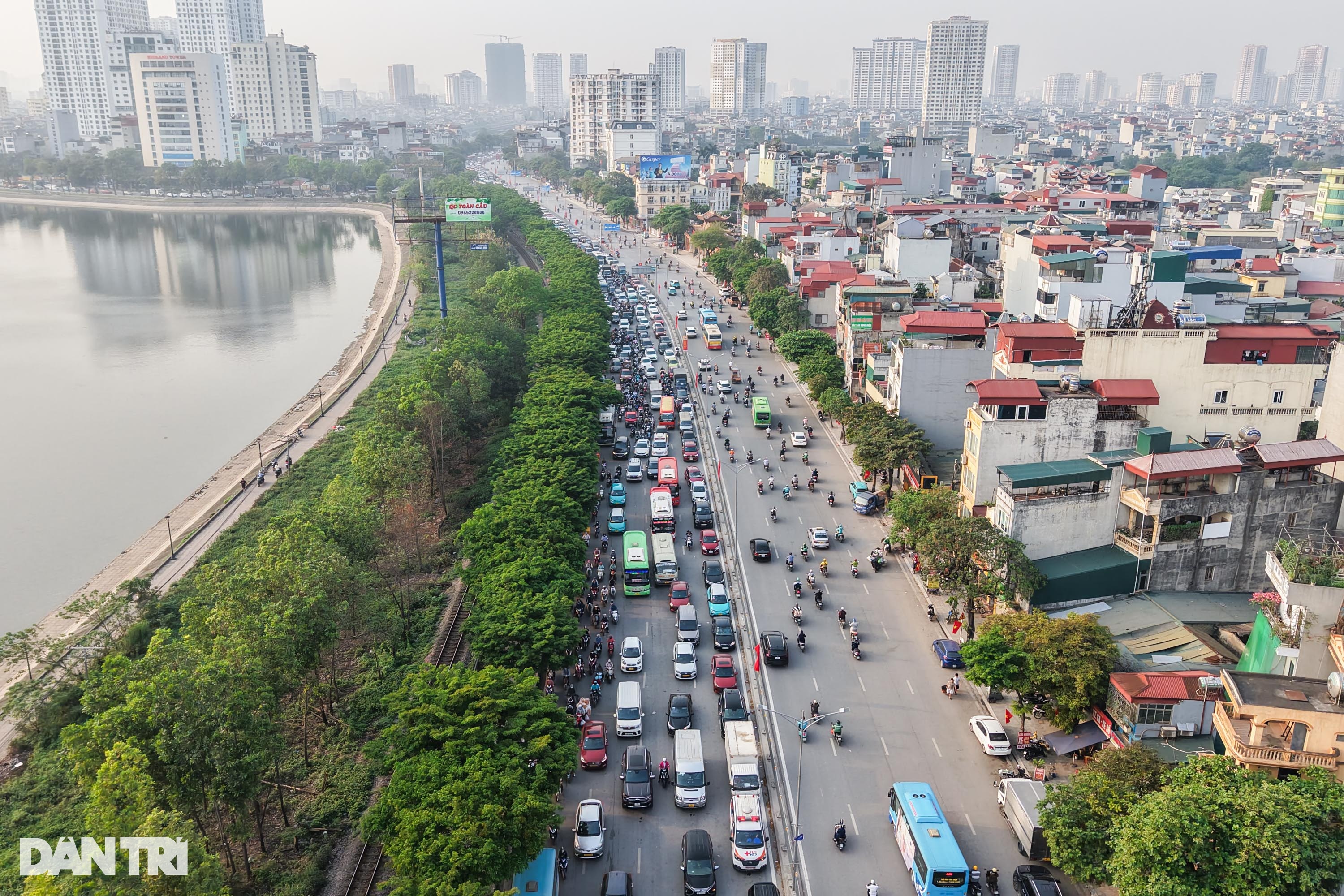 Đông nghịt người về quê nghỉ lễ 30/4, Vành đai 3 trên cao ùn tắc hơn 5km - 3 Đông nghịt người về quê nghỉ lễ 30/4, Vành đai 3 trên cao ùn tắc hơn 5km - 3