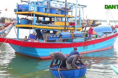 Ngư dân chia sẻ khó khăn khi giá xăng dầu leo thang