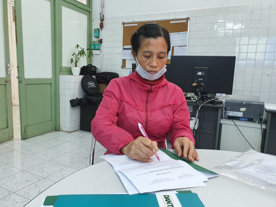 Người vợ nghẹn ngào đón nhận tấm lòng hảo tâm giúp đỡ chồng lúc nguy nan - 2 Người vợ nghẹn ngào đón nhận tấm lòng hảo tâm giúp đỡ chồng lúc nguy nan - 2