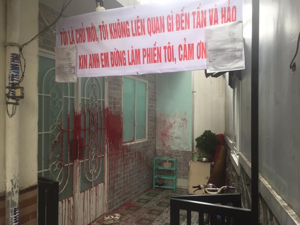 Treo băng rôn xin giang hồ đừng tạt sơn, mắm tôm đòi nợ oan - 2 Treo băng rôn xin giang hồ đừng tạt sơn, mắm tôm đòi nợ oan - 2