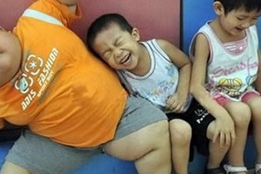 Ép ăn quá hóa hại con