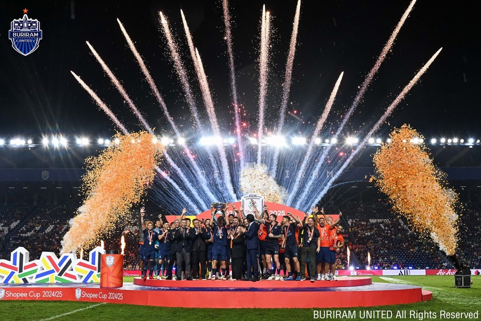 គ្រូបង្វឹក Buriram និងអ្នកចាំទី Chatchai បង្ហាញល្បិចយកឈ្នះក្លឹប Hanoi Police - ២ HLV Buriram và thủ môn Chatchai tiết lộ chiêu đánh bại CLB Công an Hà Nội - 2