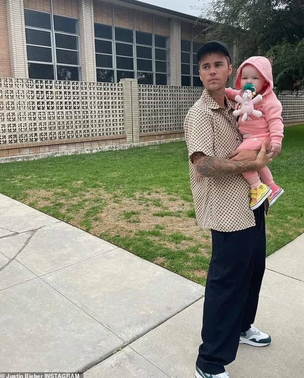 Hoàng tử pop Justin Bieber cùng vợ luyện tập làm cha mẹ - 4 Hoàng tử pop Justin Bieber cùng vợ luyện tập làm cha mẹ - 4