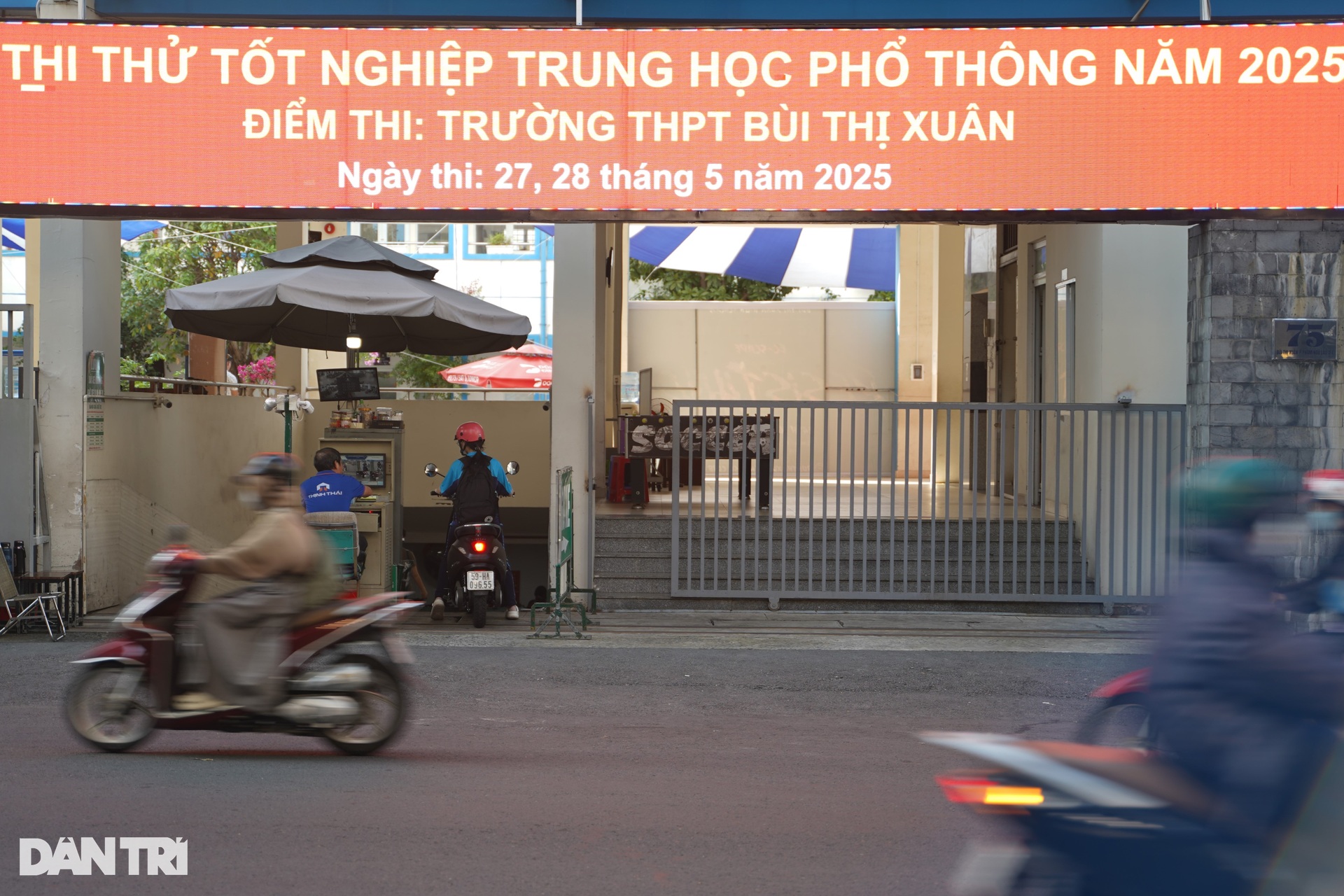 Près de 98 000 candidats de Hô-Chi-Minh-Ville participent à la répétition de l'examen de fin d'études secondaires de 2025 - 13 Gần 98.000 sĩ tử TPHCM bước vào cuộc tổng duyệt thi tốt nghiệp THPT 2025 - 13