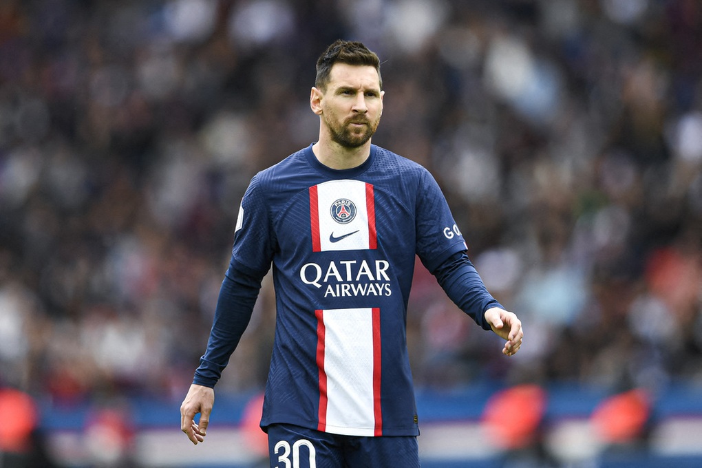 Cổ động viên PSG vây trụ sở, chỉ trích dữ dội Messi - 1 Cổ động viên PSG vây trụ sở, chỉ trích dữ dội Messi - 1