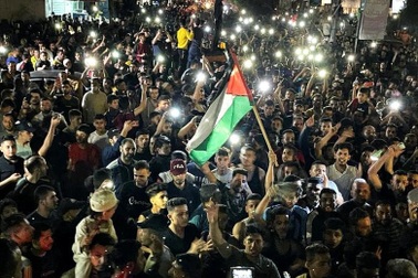 Hamas tuyên bố chiến thắng Israel, "biển" người Gaza đổ xuống đường ăn mừng