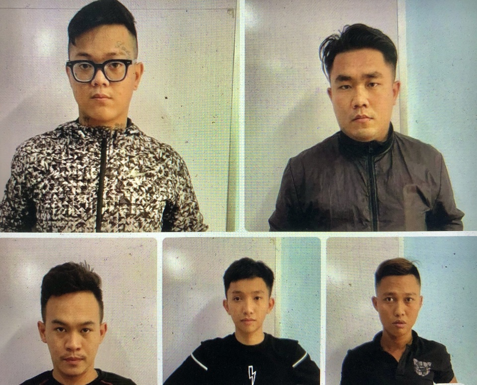 Bắt tạm giam 5 quái xế lên cao tốc chặn đường đua xe - 1 Bắt tạm giam 5 quái xế lên cao tốc chặn đường đua xe - 1