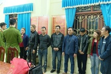 Bắt 7 đối tượng đánh bạc, thu giữ súng cùng nhiều kg pháo nổ