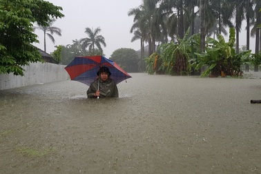 "40 năm qua chưa từng chứng kiến trận ngập lụt kinh hoàng như thế"