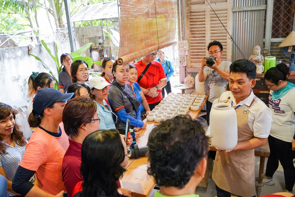 Người đàn ông khát khao hồi sinh dòng gốm lừng danh của Nam Bộ - 9 Người đàn ông khát khao hồi sinh dòng gốm lừng danh của Nam Bộ - 9