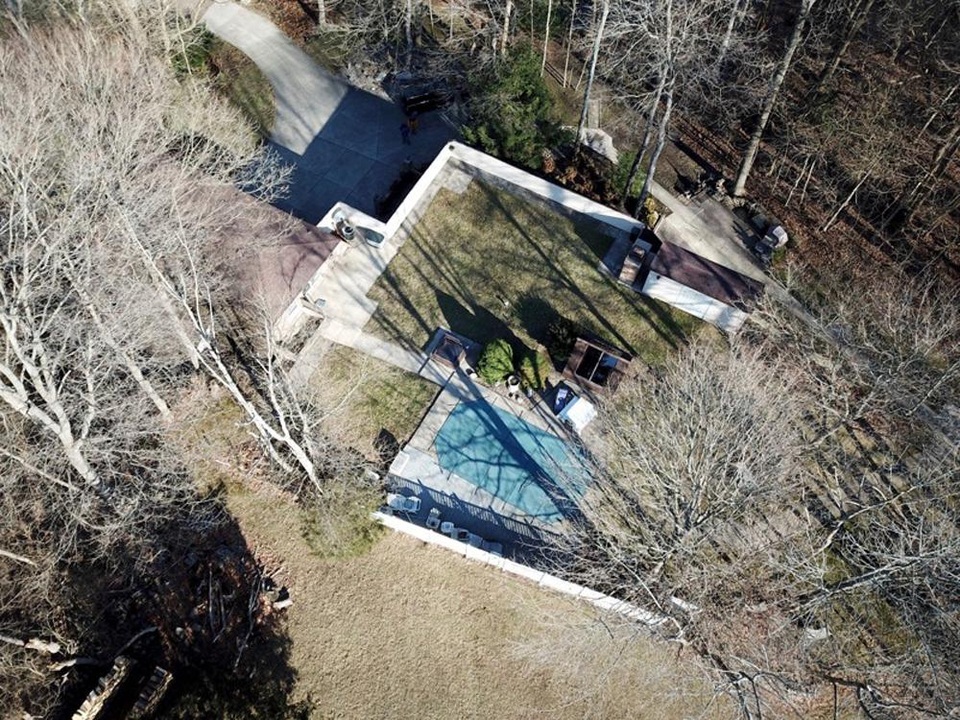 Ngôi nhà ở Mỹ gây sửng sốt vì được thiết kế ẩn giấu dưới lòng đất - 6 Ngôi nhà ở Mỹ gây sửng sốt vì được thiết kế ẩn giấu dưới lòng đất - 6