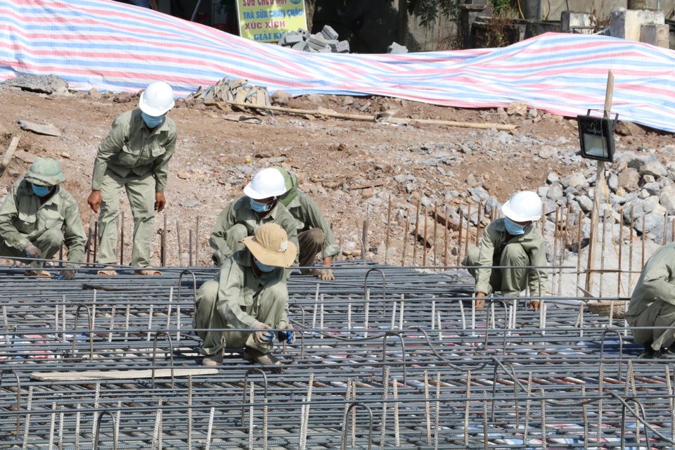 Sập giàn giáo thi công cầu, bê tông cốt thép bít kín lòng sông - 3 Sập giàn giáo thi công cầu, bê tông cốt thép bít kín lòng sông - 3