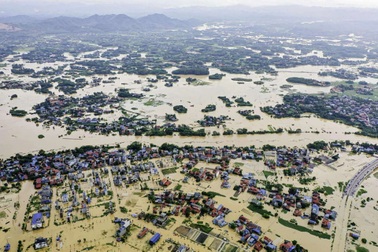 Lũ trên sông ở miền Bắc lên cao, có nơi vượt mức lịch sử hơn 1m