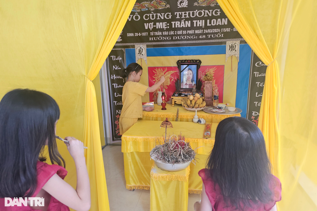 Bạn đọc ủng hộ 2 chị em nữ sinh mồ côi mẹ hơn 400 triệu đồng - 3 Bạn đọc ủng hộ 2 chị em nữ sinh mồ côi mẹ hơn 400 triệu đồng - 3