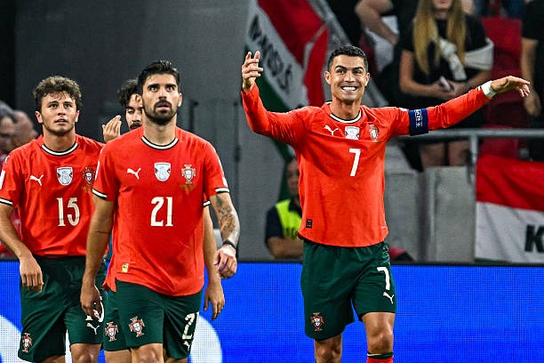 Ronaldo tỏa sáng cùng Bồ Đào Nha, tuyển Anh và Pháp giành 3 điểm - 3