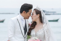 Quý Bình và bà xã doanh nhân làm tiệc báo hỷ lãng mạn ở Phú Quốc