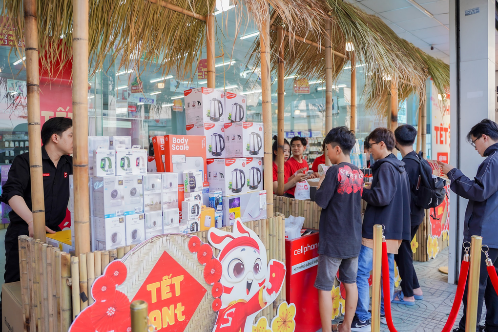 CellphoneS trao Tết An ngập tràn ưu đãi đến khách hàng - 2 CellphoneS trao Tết An ngập tràn ưu đãi đến khách hàng - 2