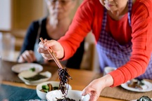 Năm 2024: Thay đổi lối sống với 5 bài học từ những người trường thọ