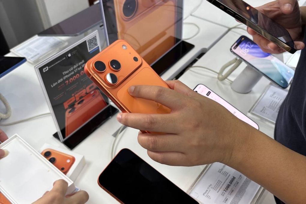 Giá iPhone 17 Pro Max liên tục tăng cao vì cháy hàng - 2 Giá iPhone 17 Pro Max liên tục tăng cao vì cháy hàng - 2