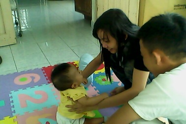 Bé Nhân Nghĩa đã gặp mẹ ruột