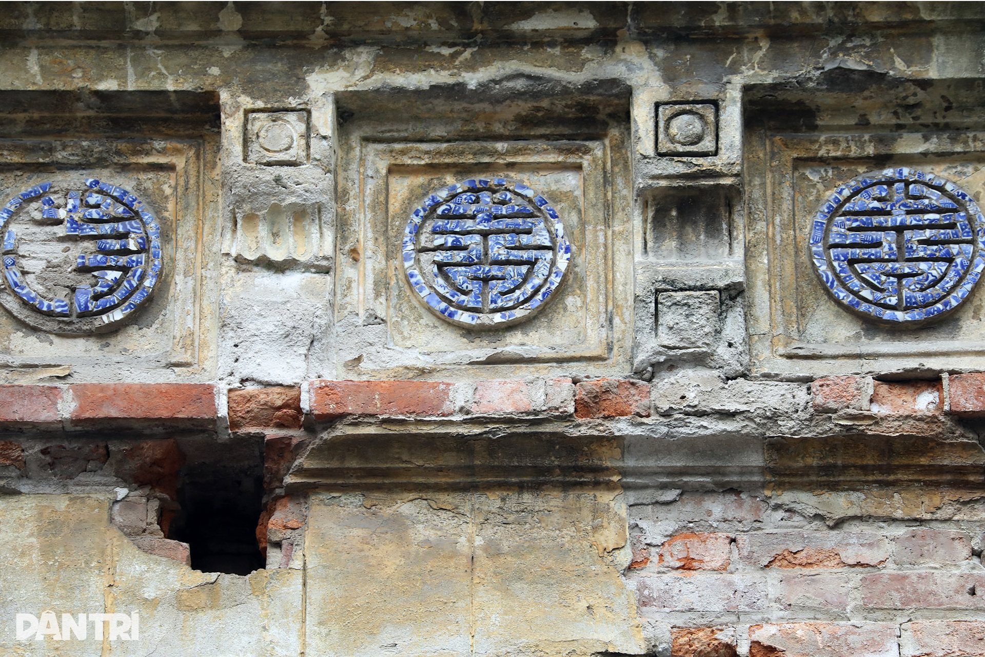 Hoa văn kiến trúc trên những ngôi nhà cổ trăm năm tuổi còn lại ở Hà Nội - 7