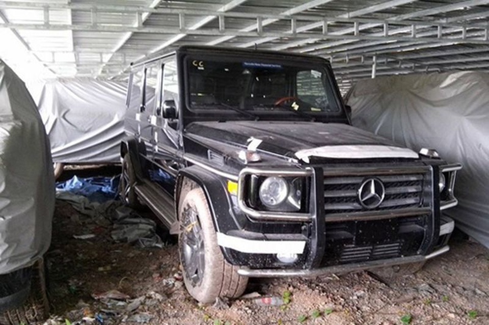 Xót xa nhìn loạt xe Mercedes-Benz đắt đỏ bị vứt xó ở Hà Nội - 6 Xót xa nhìn loạt xe Mercedes-Benz đắt đỏ bị vứt xó ở Hà Nội - 6