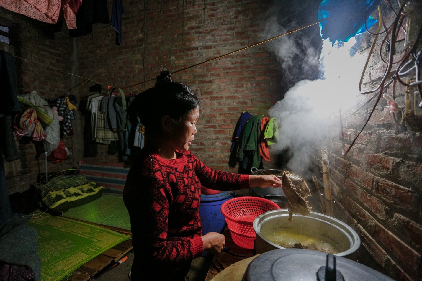 Những công nhân “ngày làm phụ hồ, tối ngủ biệt thự triệu đô” ở Hà Nội - 15 Những công nhân “ngày làm phụ hồ, tối ngủ biệt thự triệu đô” ở Hà Nội - 15