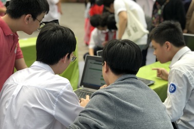 Ứng dụng công nghệ đổi mới hoạt động quản lý, dạy và học